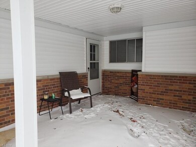 25420 Country Club Blvd unit 3, North Olmsted, OH 44070 - photo 2