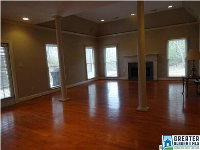 Dining area to living area separated by 2 columns
