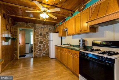 802 Martin Rd, Essex, MD 21221 - photo 3