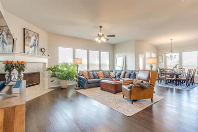 705 Franklin Dr, Joshua, TX 76058 - photo 4