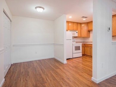 18 Williamsburg Ct unit 1, Shrewsbury, MA 01545 - photo 4