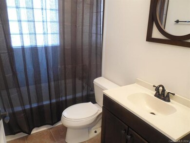 110 Roger Dr, Statesville, NC 28625 - photo 4