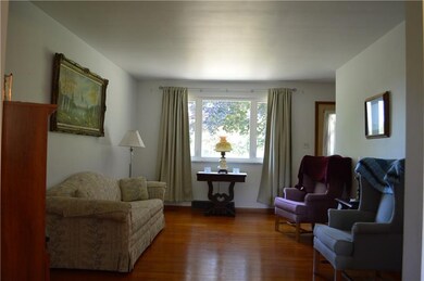 Bright formal living room. Lots of natural sunligh