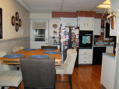 166 Tompkins St, Pittston, PA 18640 - photo 4