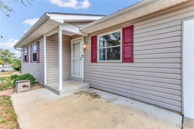 1910 Pebble Brook Dr, O Fallon, MO 63366 - photo 2