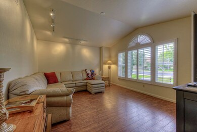 004_Living Room