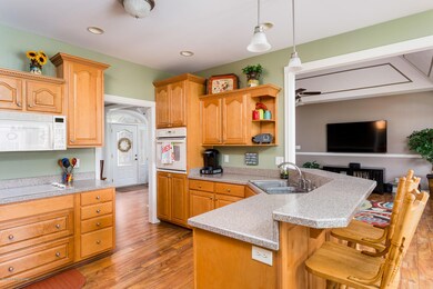 305 Winding Woods Trail, Mount Washington, KY 40047 - photo 5