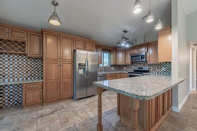 Kitchen with breakfast bar