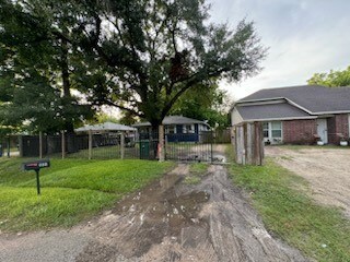 988 Ringold St, Houston, TX 77088 - photo 5