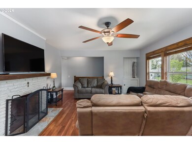 727 E 20th St, the Dalles, OR 97058 - photo 5