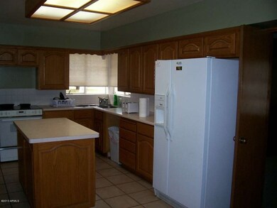 Pics of 845 E 7th St 001