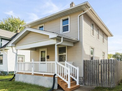 915 8th St SW, Cedar Rapids, IA 52404 - photo 2