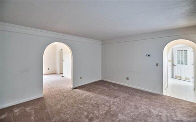 Formal Living Room Neutral Dcor, Arched Entry & Cr