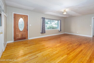 839 Moravon- Living Room