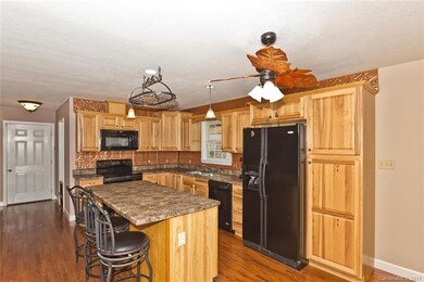 Big open kitchen with island