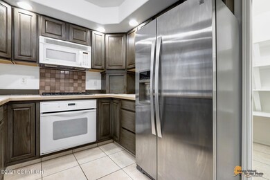 Kitchen w/Appliances