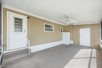 Large outdoor screened in lanai area