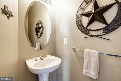 25808 Kirkwood Square, Chantilly, VA 20152 - photo 6