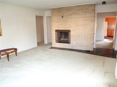 516 Howard St, Lowell, MI 49331 - photo 7