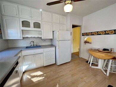 911 W 4th St S, Newton, IA 50208 - photo 7