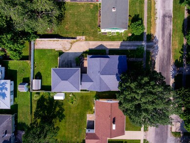 805 E Pinzon St, Tuscola, IL 61953 - photo 4