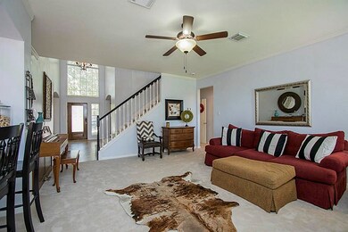Large Family Rooms over looks the Kitchen and Breakfast Bar