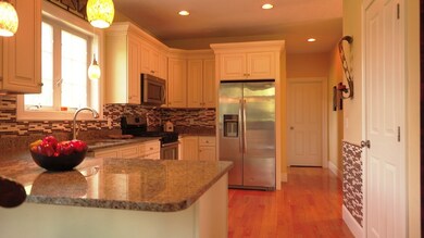 8 Elaine Cir, Hudson, MA 01749 - photo 2