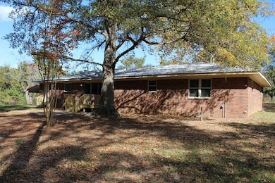 711 W Lanark St, Queen City, TX 75572 - photo 2