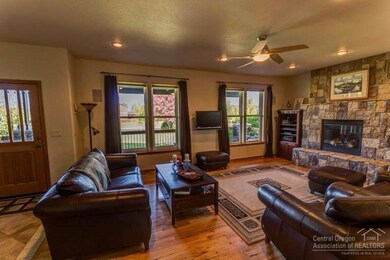 942 NW 15th St, Redmond, OR 97756 - photo 5