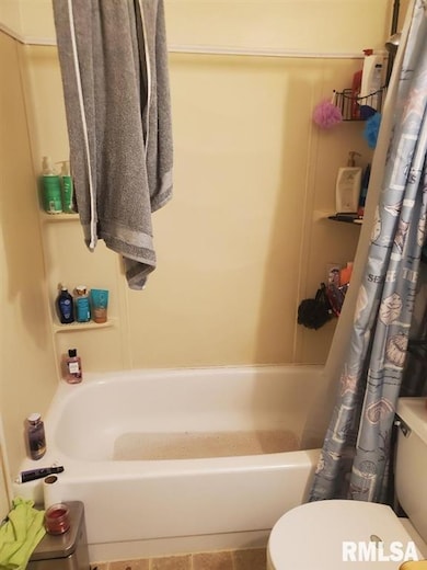 635 & 637 W 63rd St, Davenport, IA 52806 - photo 3