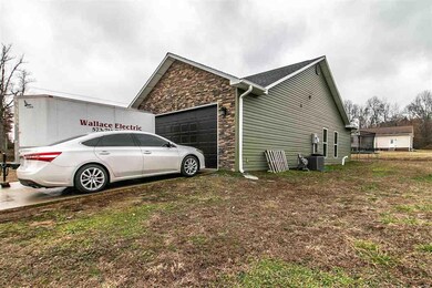 221 Crooked Pine Ln, Poplar Bluff, MO 63901 - photo 3