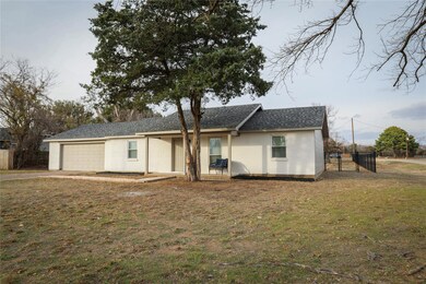 809 Barry Ln, Cleburne, TX 76031 - photo 2