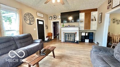 909 Pearl St, Columbus, IN 47201 - photo 7