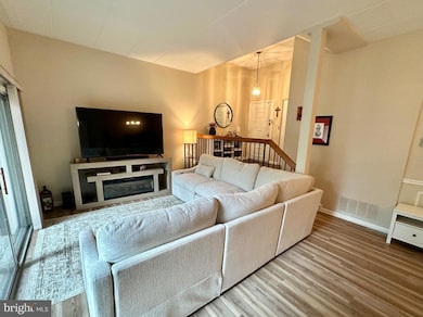 122 Roberts Ln unit 100, Alexandria, VA 22314 - photo 6