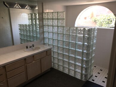 Coolidge shower11