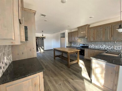 503 Robbins St, Cleburne, TX 76031 - photo 6