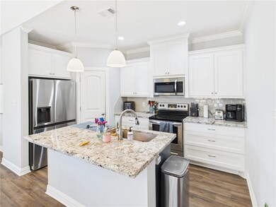 Kitchen with visible vents, baseboards, tasteful b