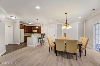 05-Dining Room to Kitchen