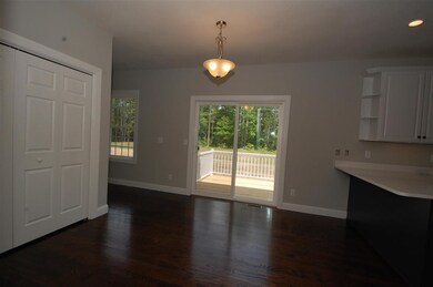 7 Baldwin Ct unit 32, MerriMacK, NH 03054 - photo 3