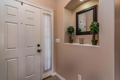 878WCambridgeAveNixa-2Entrance