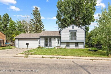 813 Finley Ln, Craig, CO 81625 - photo 2