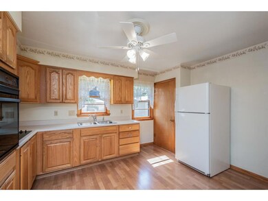 4239 40th St, Des Moines, IA 50310 - photo 3