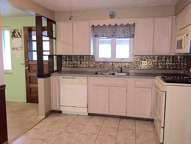 Kitchen. Ceramic tile floor, updated neutral cabin