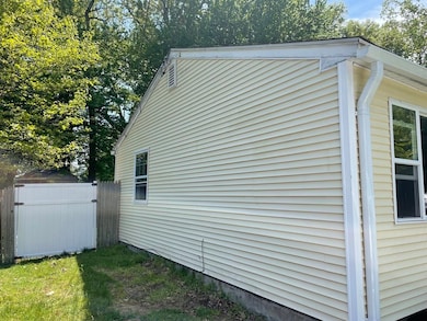 9 Woodcliff St, Springfield, MA 01109 - photo 6