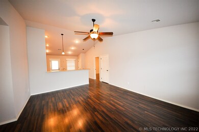 8922 S 258th East Ave, Broken Arrow, OK 74014 - photo 2