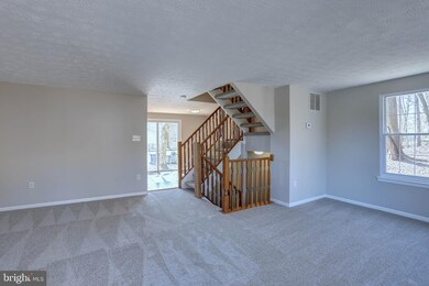 9409 Kings Grant Rd, Laurel, MD 20723 - photo 2