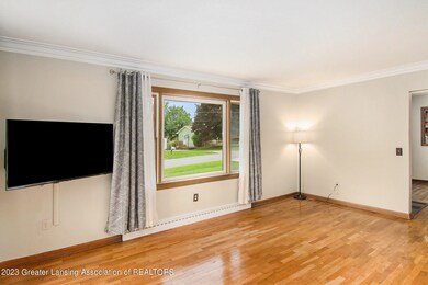 2710 Manley Dr, Lansing, MI 48910 - photo 4