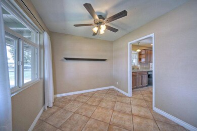 5716N11thWay005