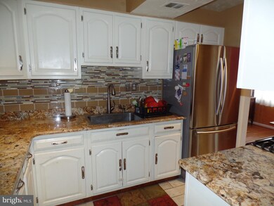 7404 Bethune St, Falls Church, VA 22043 - photo 5