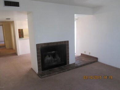 Living room w/fireplace